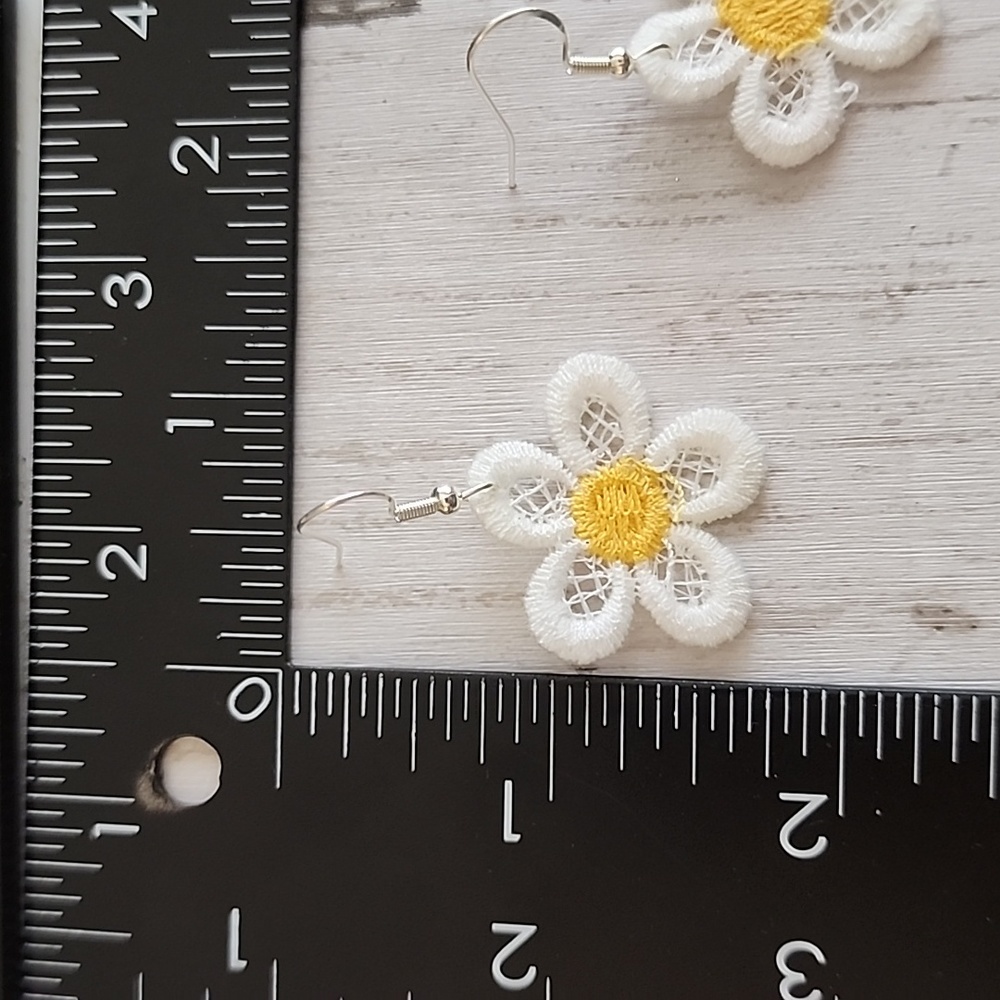 🟢Lace Flower Earrings Beautiful Lightweight - Picture 3 of 3